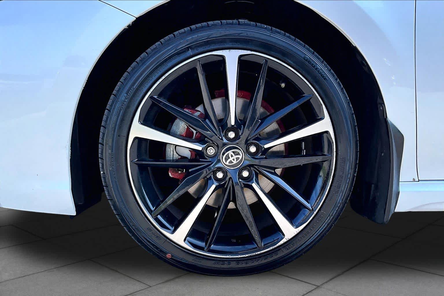 Used 2020 Toyota Camry XSE FWD image 11