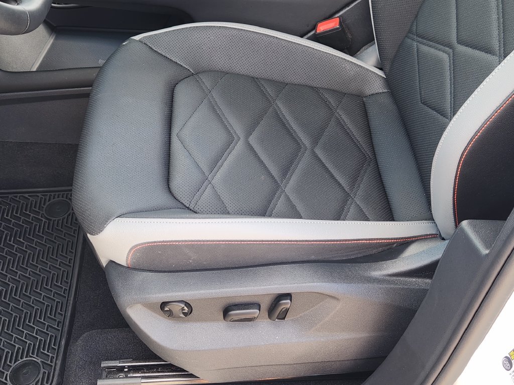 Used 2025 Volkswagen Atlas Peak Edition SE AWD/4WD image 18