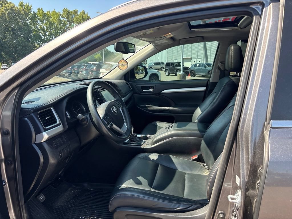 Used 2016 Toyota Highlander XLE AWD/4WD image 5
