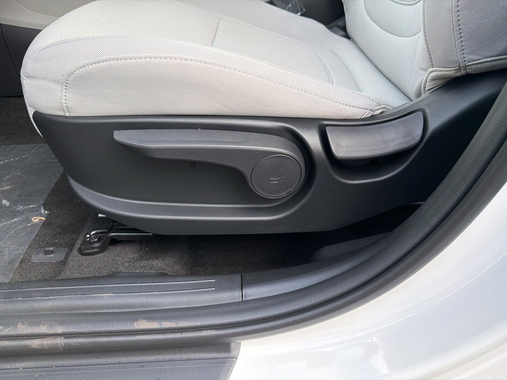 New 2026 Hyundai Tucson SE image 13