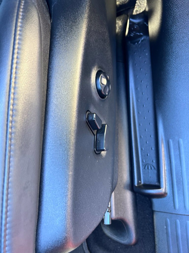 Certified 2025 Chrysler Pacifica Select FWD image 28