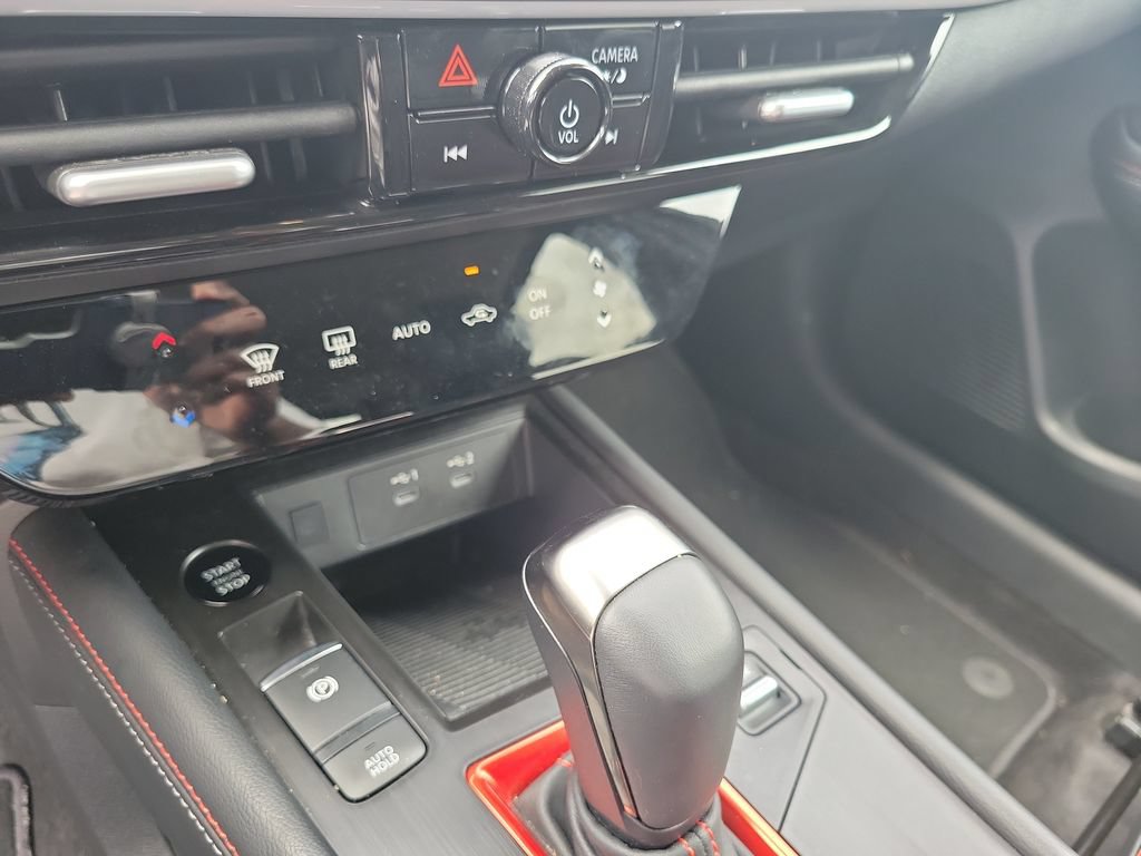 Used 2025 Nissan Kicks SR AWD/4WD image 21