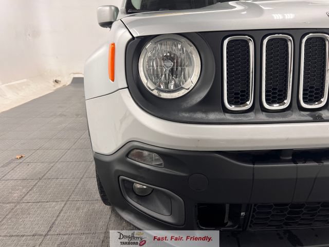 Used 2017 Jeep Renegade Latitude FWD image 11