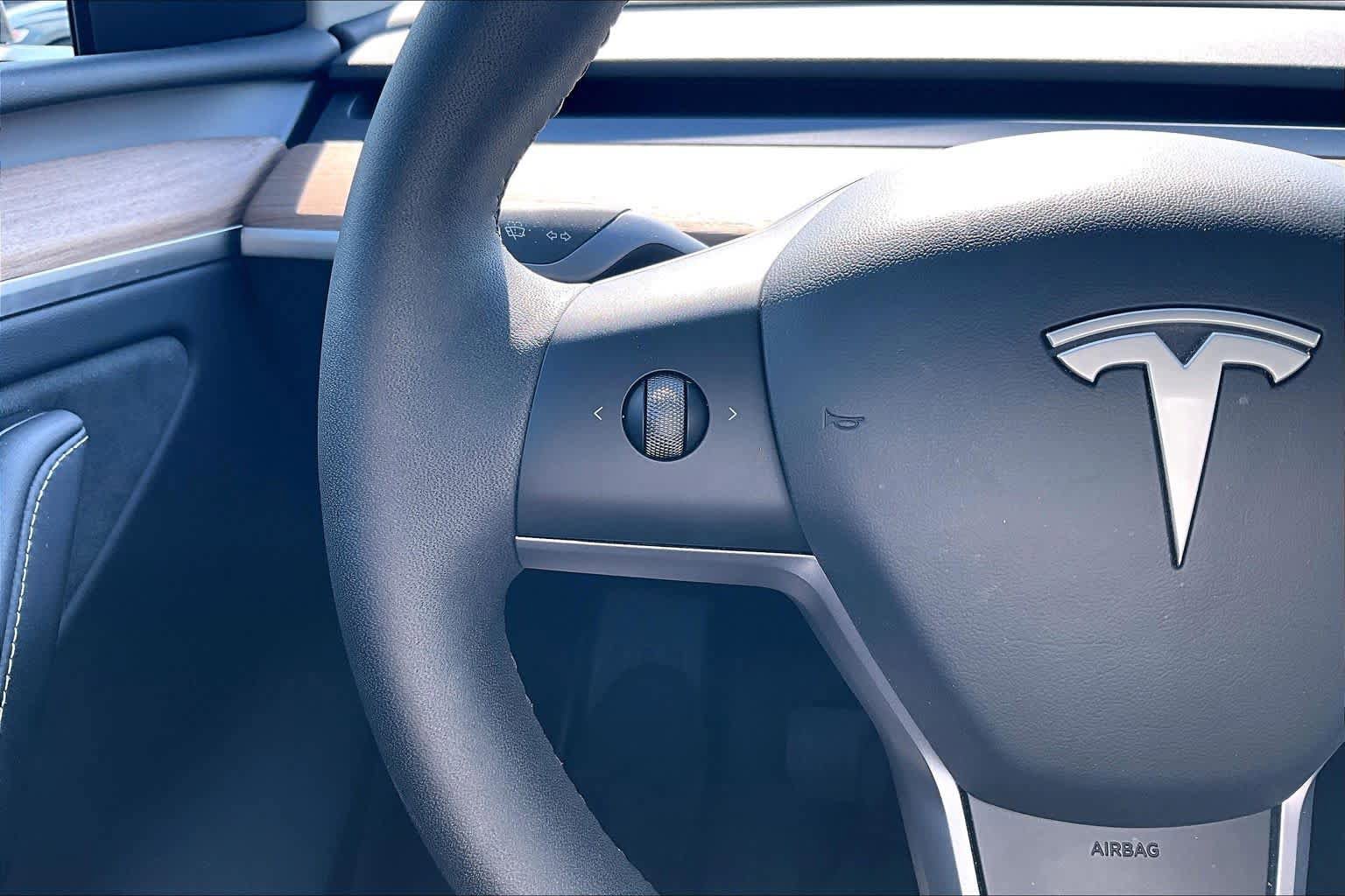 Used 2024 Tesla Model Y Long Range AWD/4WD image 22