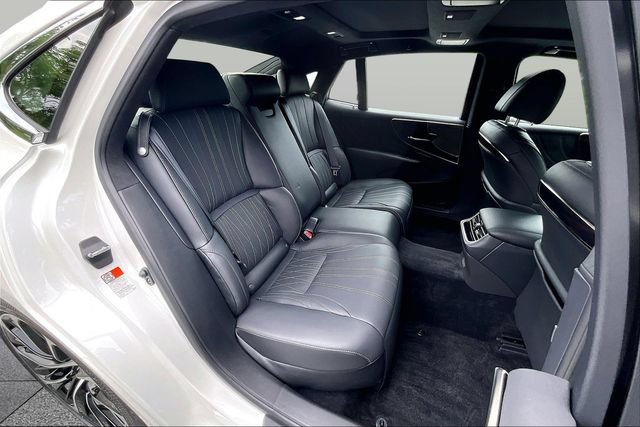Used 2023 Lexus LS 500 AWD w/ Luxury Package image 28