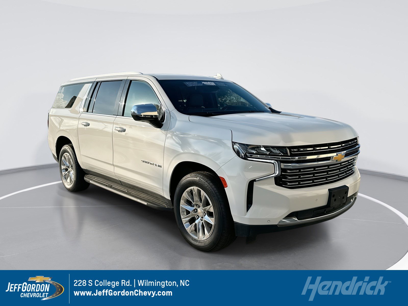 Used 2023 Chevrolet Suburban Premier image 1
