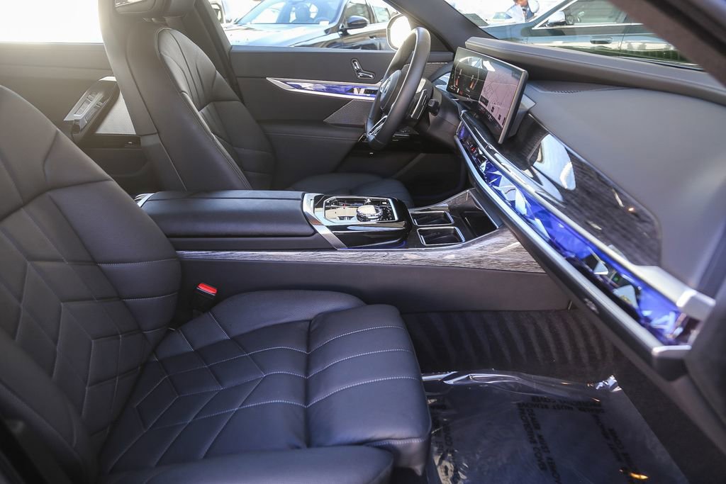 Used 2026 BMW 750e xDrive w/ Premium Package AWD/4WD image 13