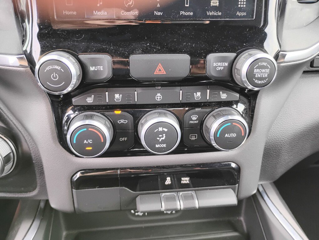 Used 2024 RAM 1500 Laramie AWD/4WD image 19