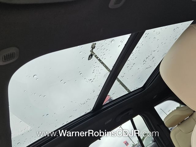 New 2025 Jeep Grand Cherokee Limited w/ Luxury Tech Group II image 20