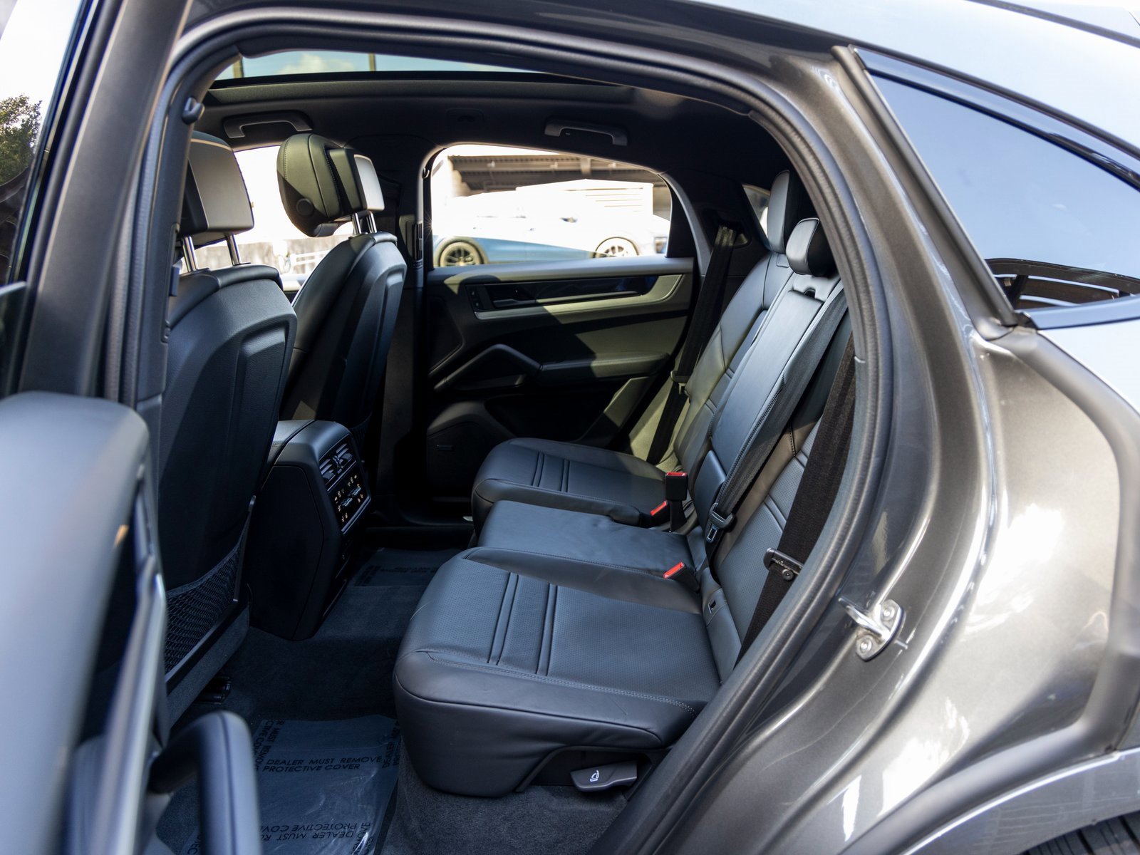 Certified 2025 Porsche Cayenne Coupe image 45