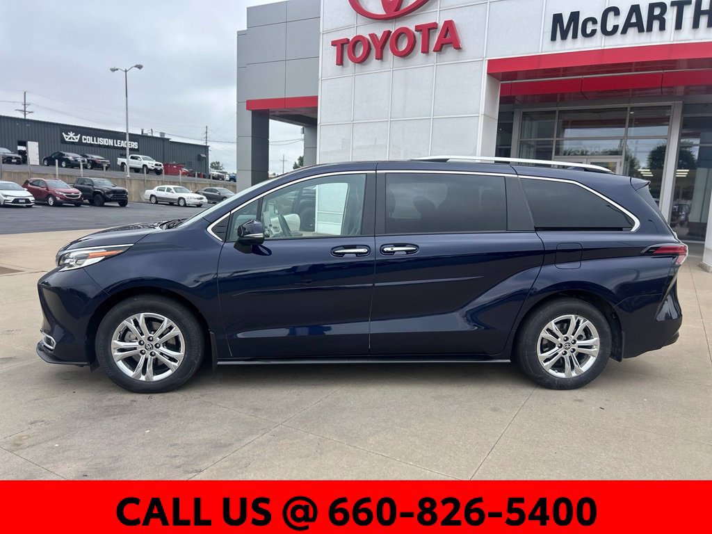 Used 2023 Toyota Sienna Platinum AWD/4WD image 12