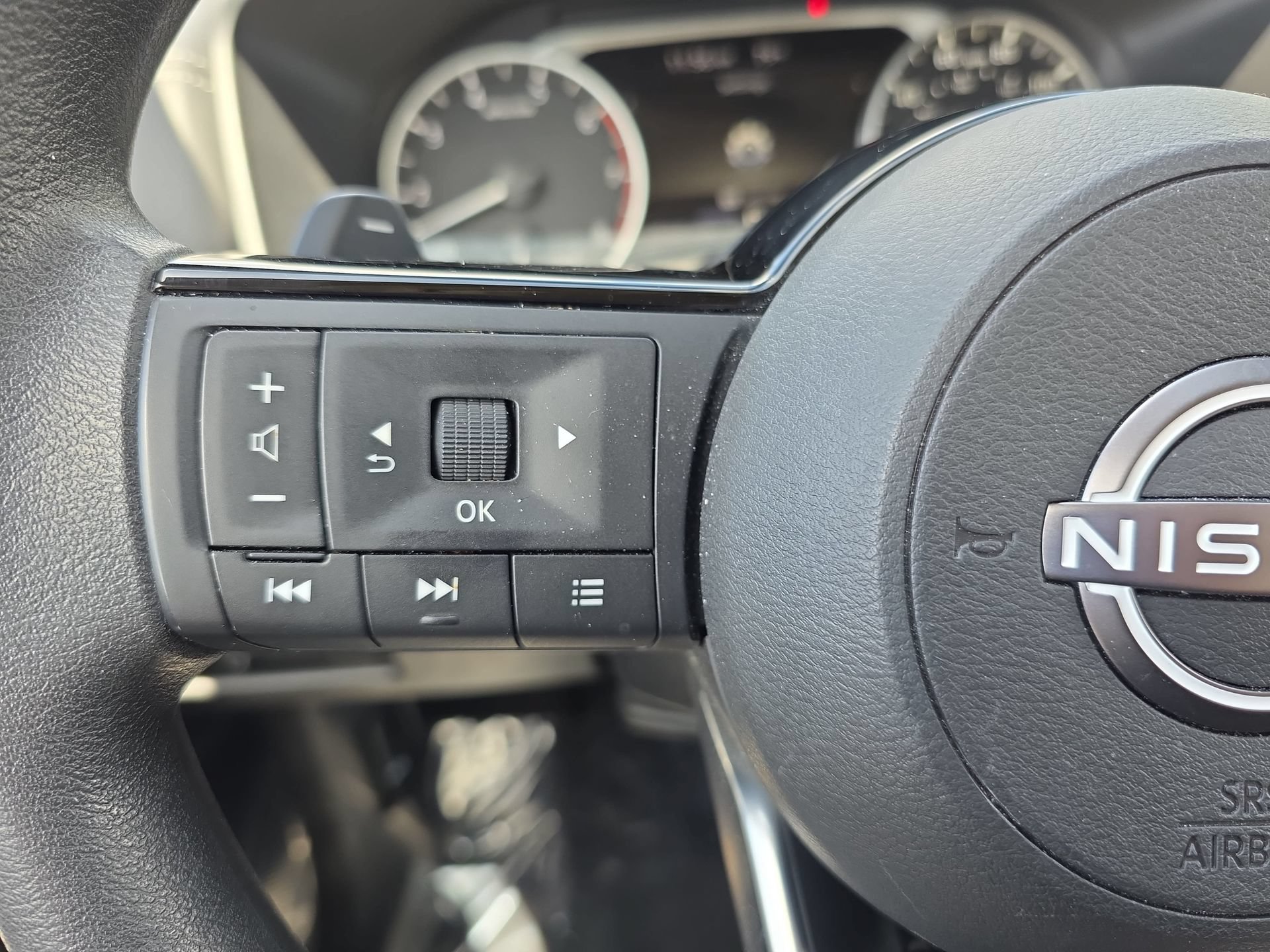 Used 2023 Nissan Rogue SV FWD image 16