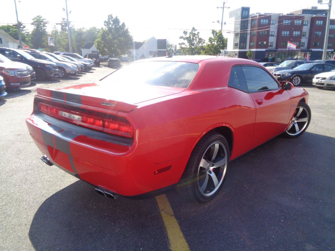 Used 2014 Dodge Challenger SRT8 RWD image 2