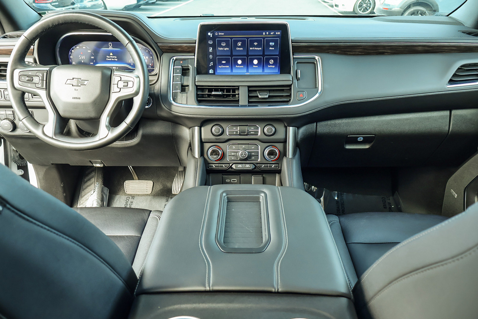 Used 2023 Chevrolet Suburban Z71 w/ Luxury Package AWD/4WD image 9