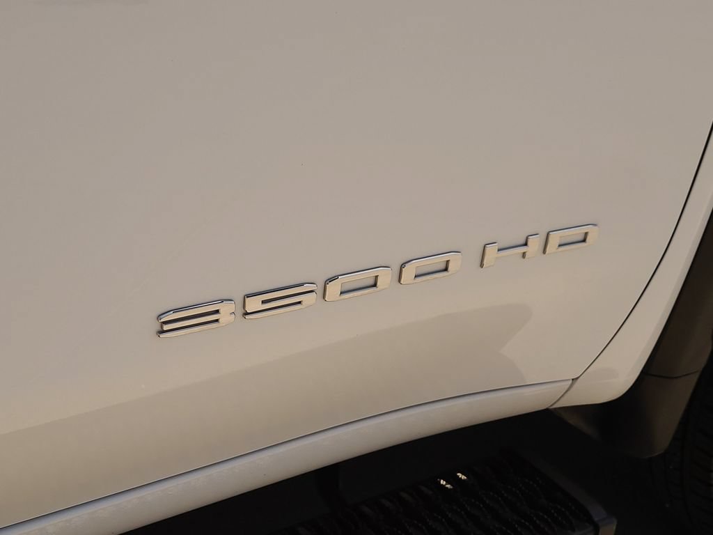 Used 2023 GMC Sierra 3500 Pro AWD/4WD image 7
