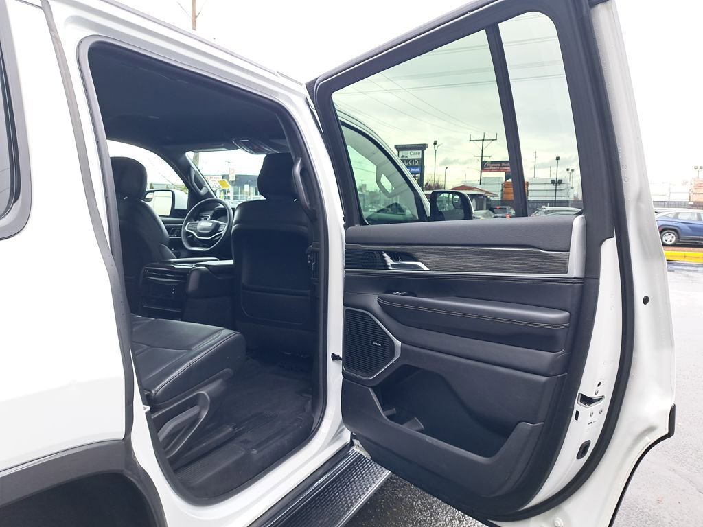 Used 2022 Jeep Wagoneer Series III AWD/4WD image 13
