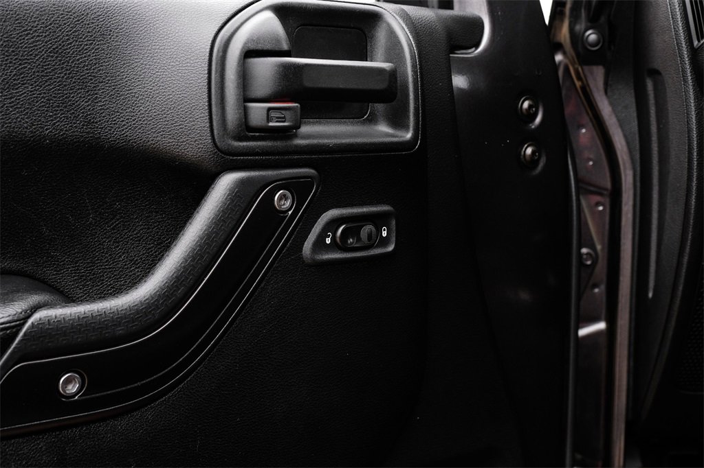 Used 2017 Jeep Wrangler Unlimited Rubicon image 43