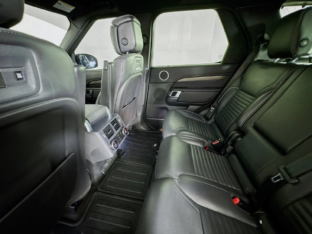 Used 2023 Land Rover Discovery Metropolitan Edition AWD/4WD image 22