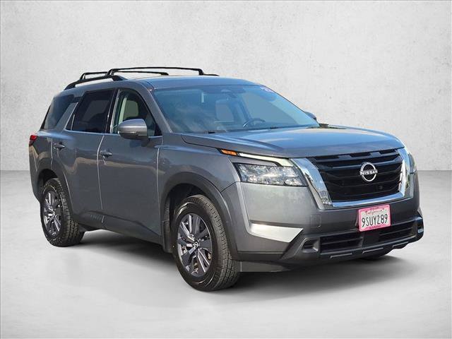 Used 2023 Nissan Pathfinder SV FWD image 3