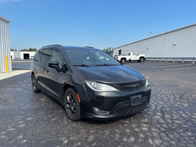 Used 2018 Chrysler Pacifica Touring-L w/ Premium Audio Group FWD image 6