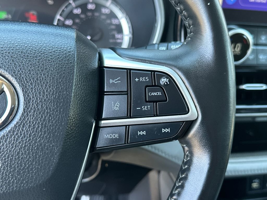Used 2023 Toyota Highlander XLE image 26