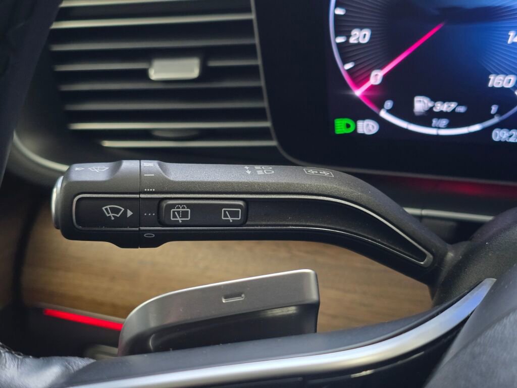 Used 2025 Mercedes-Benz GLE 350 4MATIC w/ Driver Assistance Package image 42