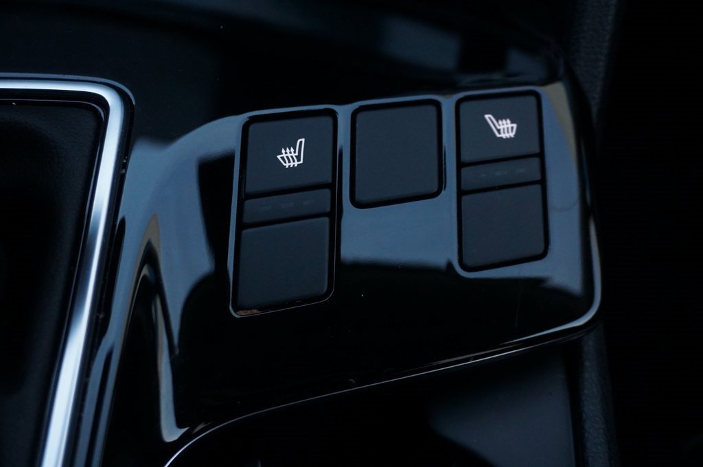 Used 2025 Kia Sportage EX image 18