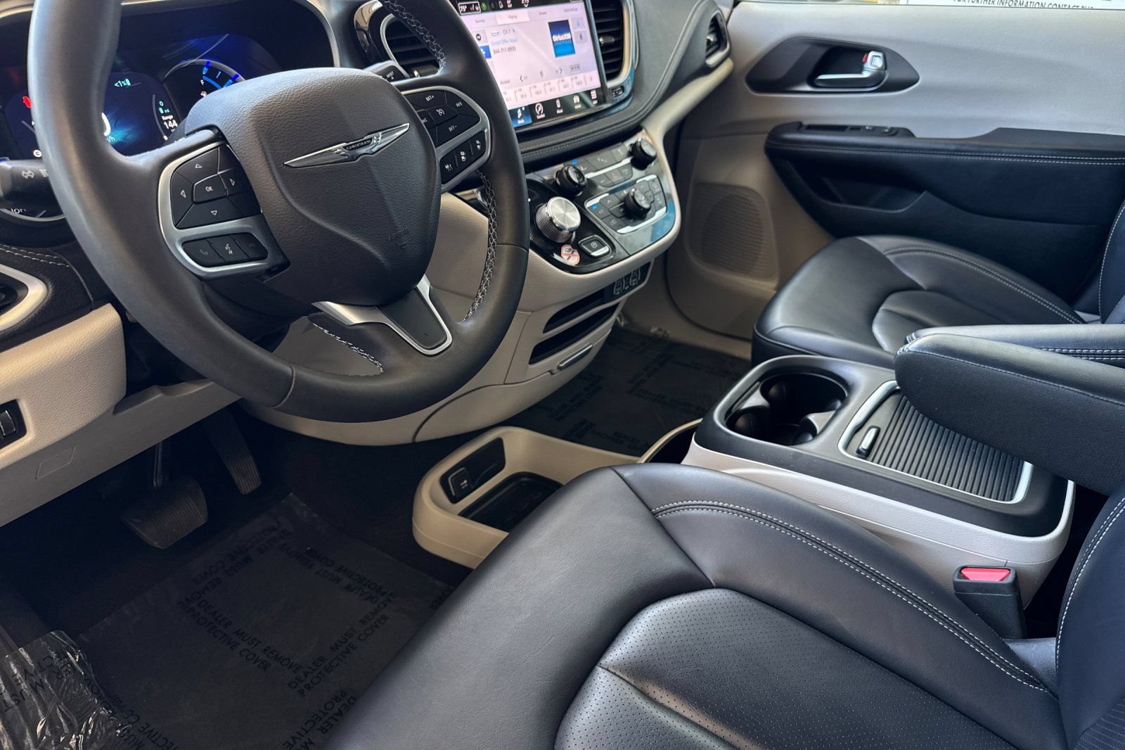 Used 2023 Chrysler Pacifica Touring-L FWD image 10