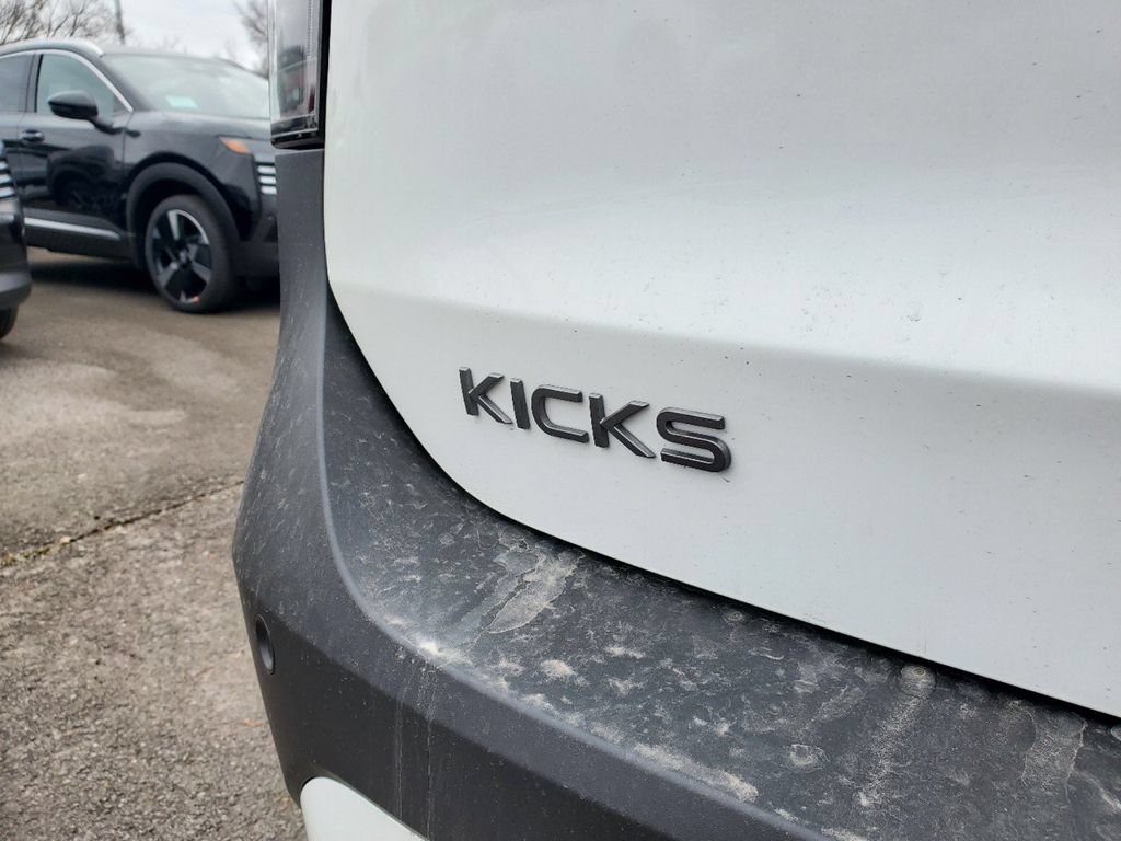 New 2026 Nissan Kicks SR w/ SR Premium Package FWD image 7