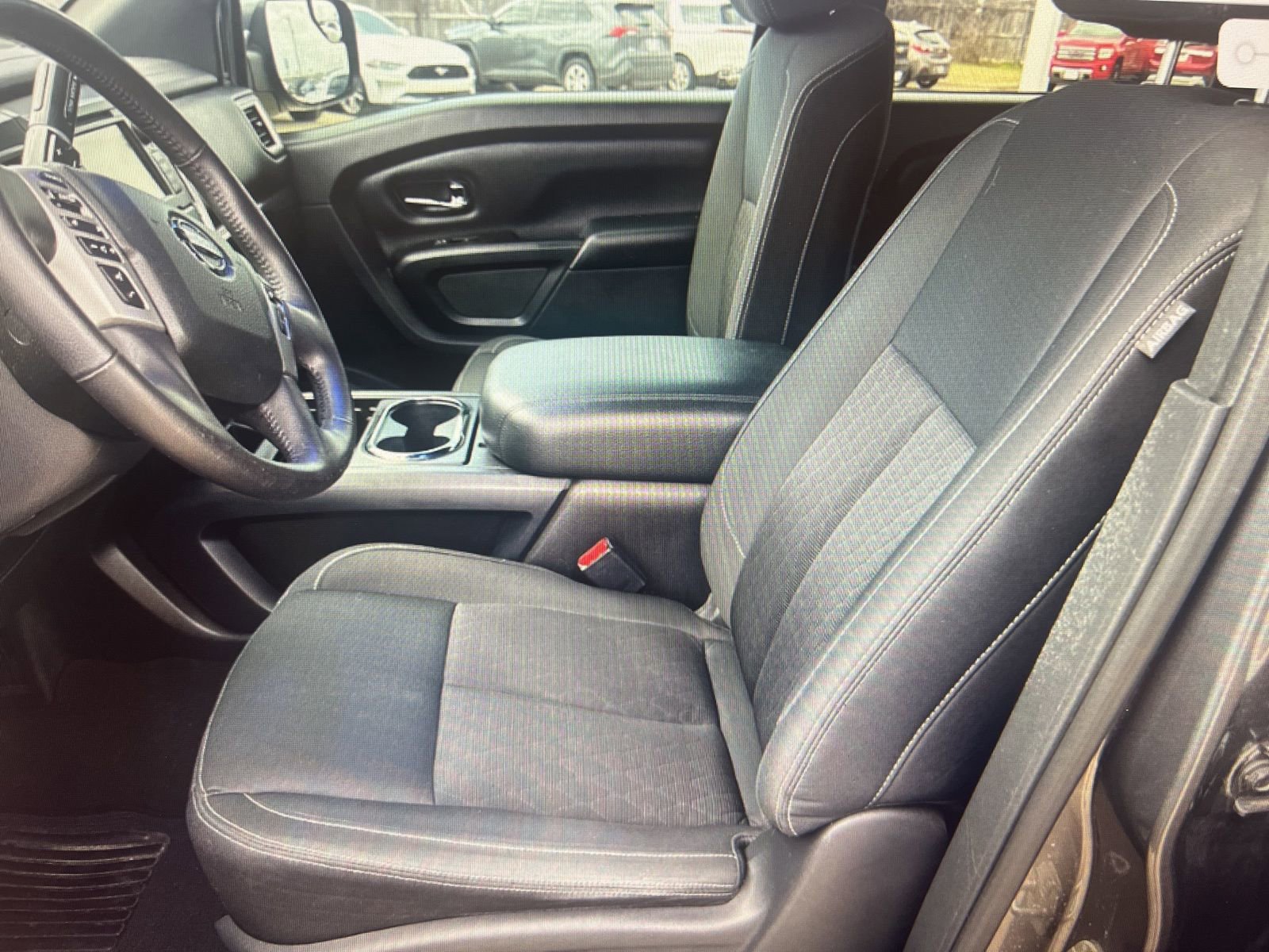 Used 2019 Nissan Titan SV w/ SV Convenience Package image 9