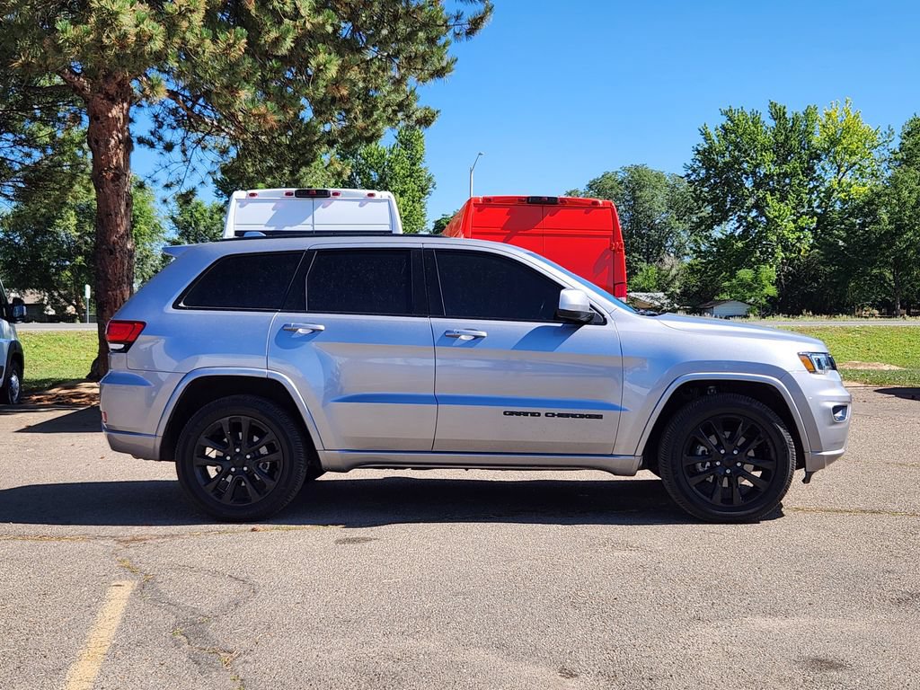 Used 2020 Jeep Grand Cherokee Altitude AWD/4WD image 2