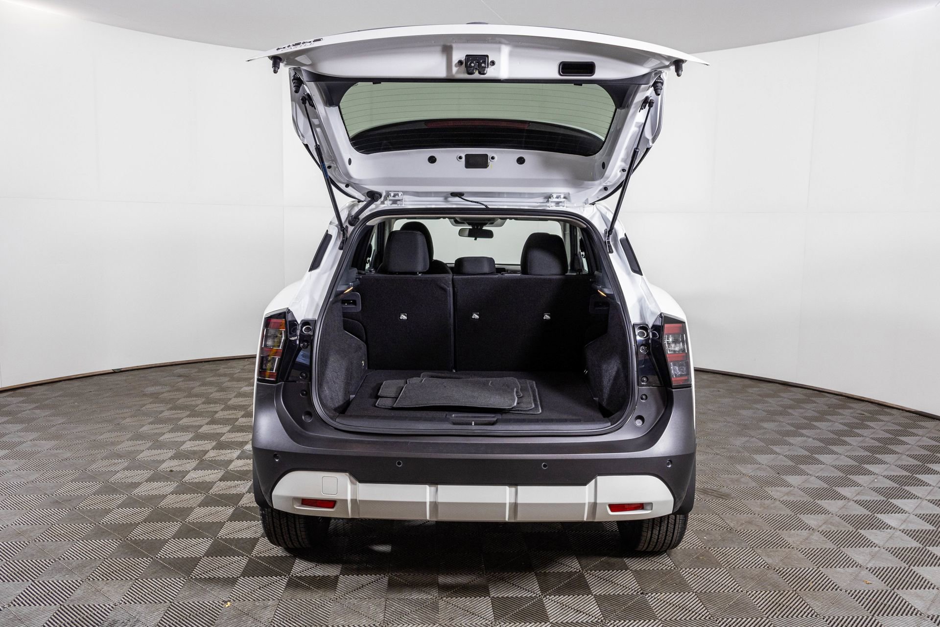 Used 2025 Nissan Kicks SV image 31