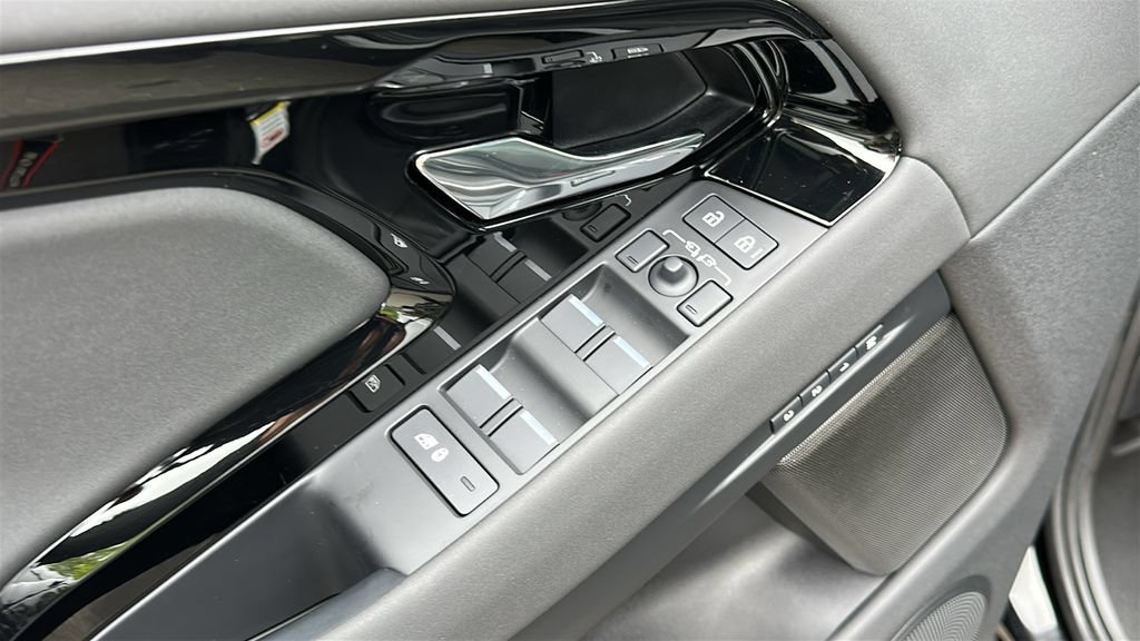Certified 2026 Land Rover Range Rover Evoque S AWD/4WD image 9
