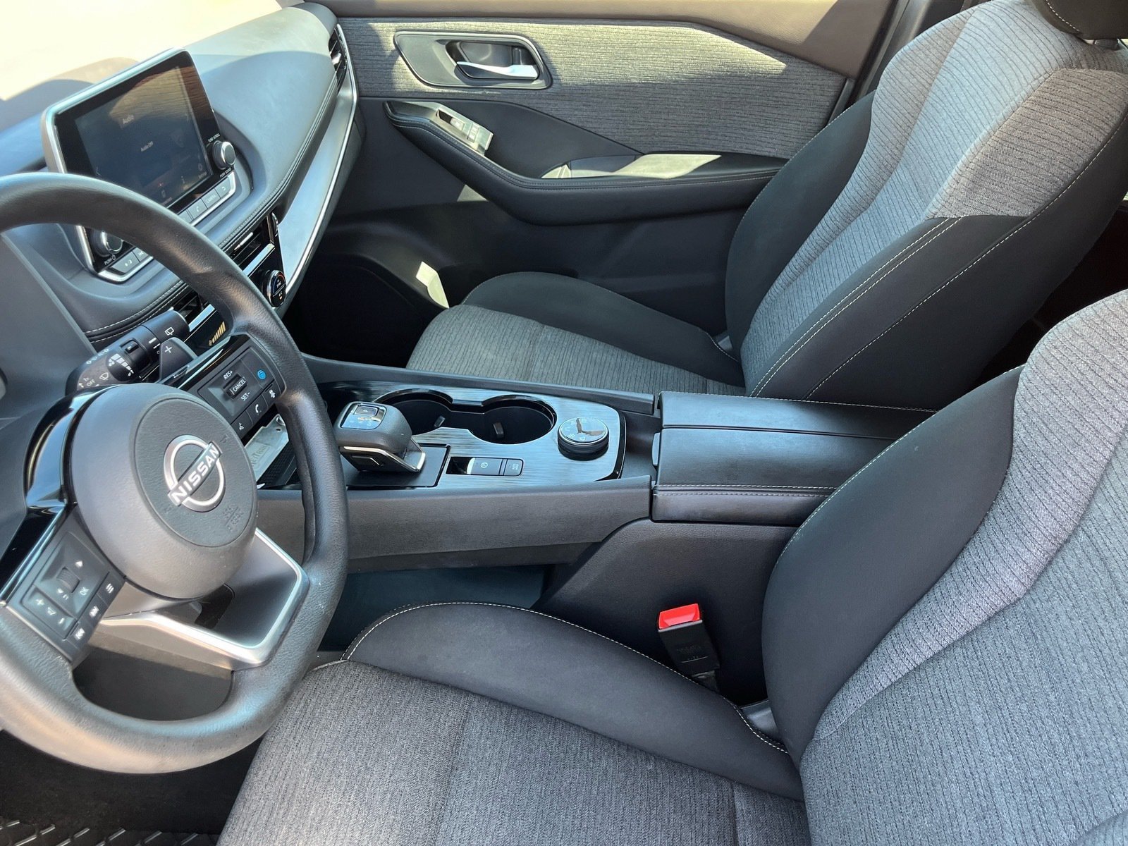 Used 2022 Nissan Rogue SV AWD/4WD image 17