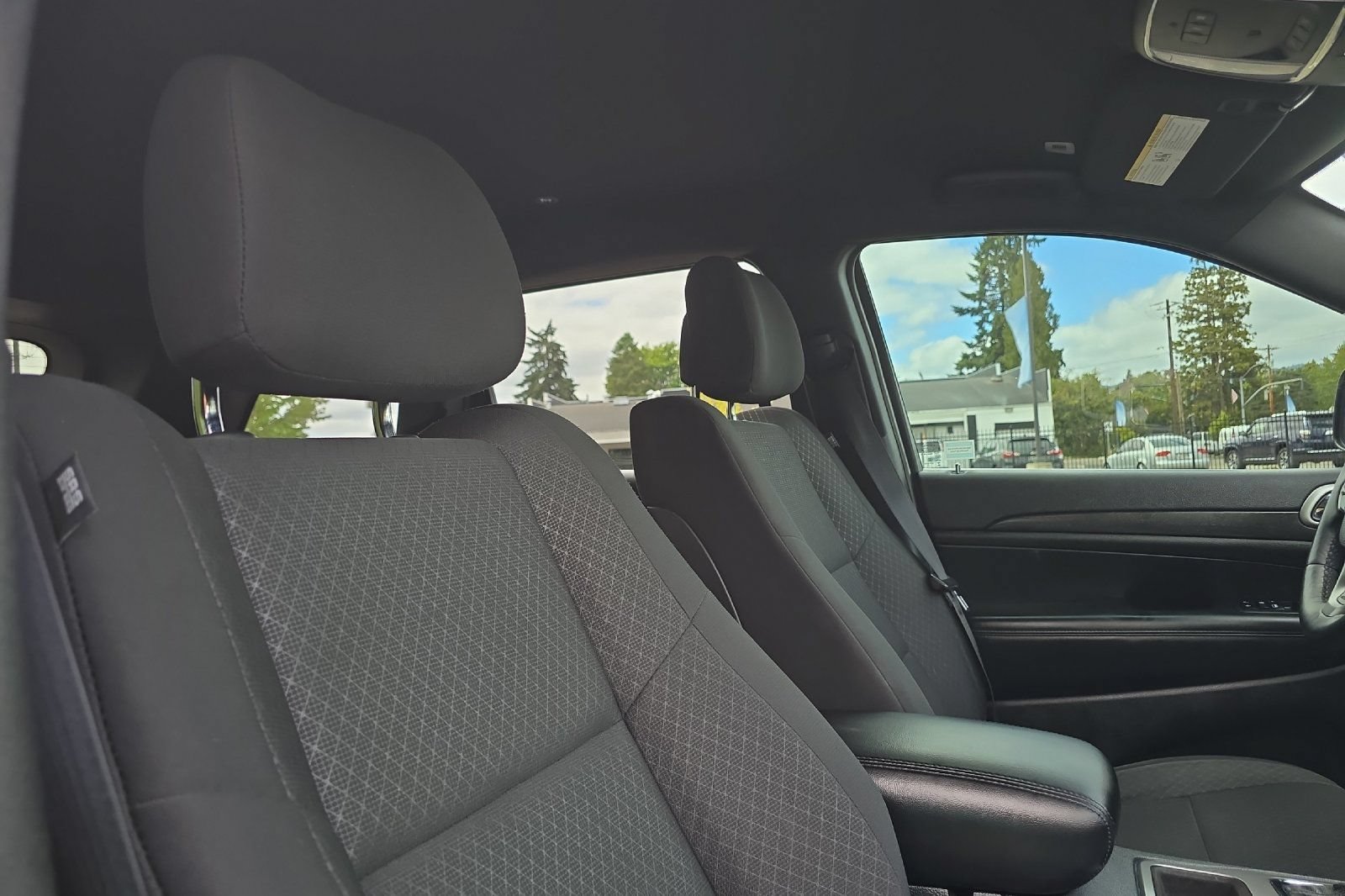 Used 2018 Jeep Grand Cherokee Laredo AWD/4WD image 17