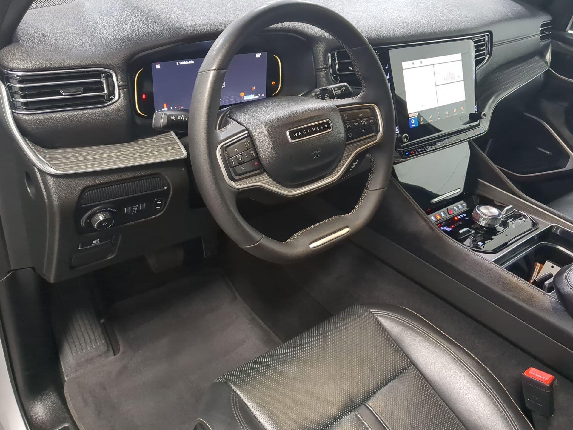 Used 2023 Jeep Wagoneer Series III w/ Preferred Equipment Group image 11