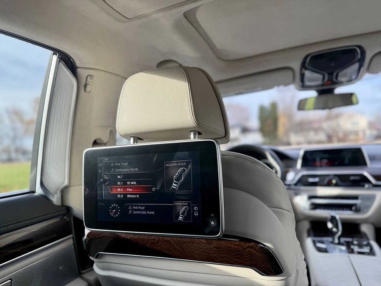 Used 2016 BMW 750i xDrive image 16