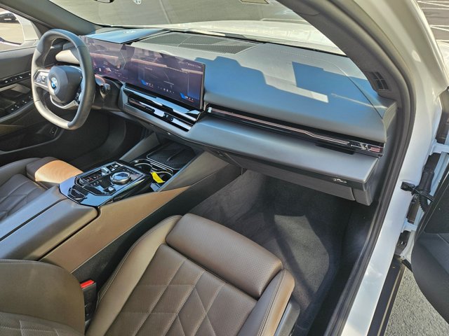 Used 2024 BMW 530i w/ Convenience Package RWD image 21
