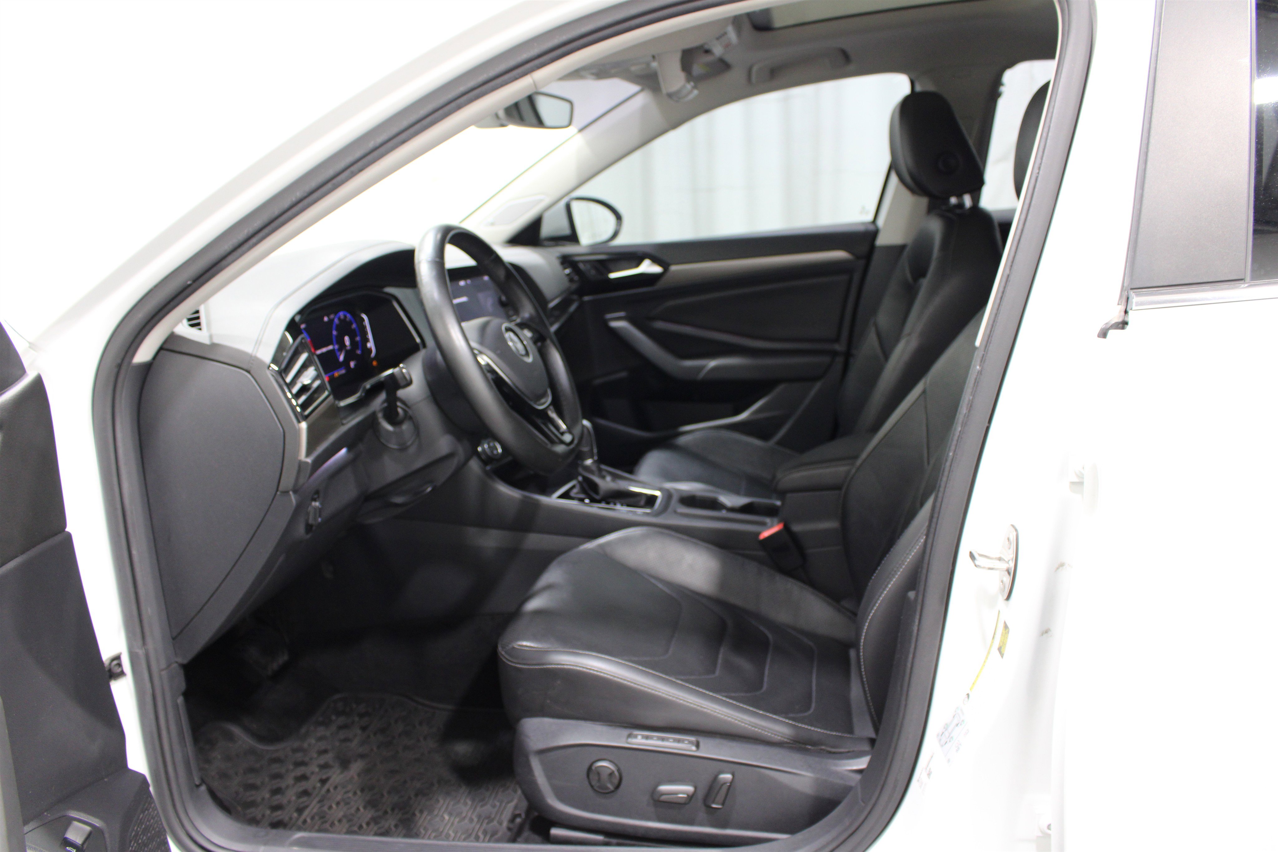 Used 2019 Volkswagen Jetta SEL Premium FWD image 3