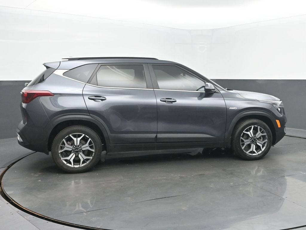 Used 2023 Kia Seltos EX AWD/4WD image 2