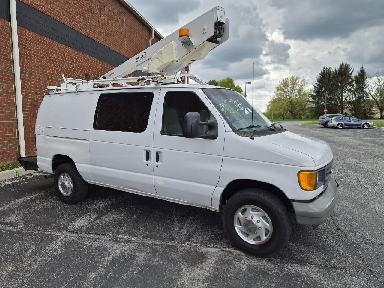 Used 2007 Ford E-350 and Econoline 350 Super Duty RWD image 3