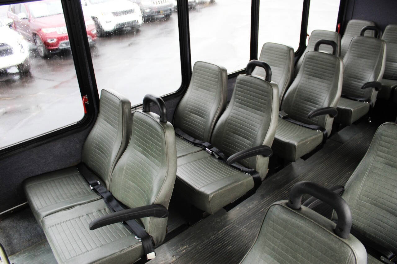 Used 2013 Ford E-450 and Econoline 450 Super Duty w/ Shuttle Bus Prep Pkg RWD image 18