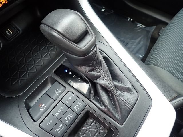 Certified 2023 Toyota RAV4 LE AWD/4WD image 24