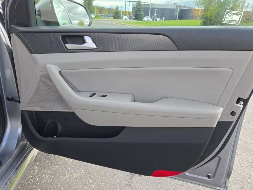 Used 2016 Hyundai Sonata Sport w/ Cargo Package FWD image 6