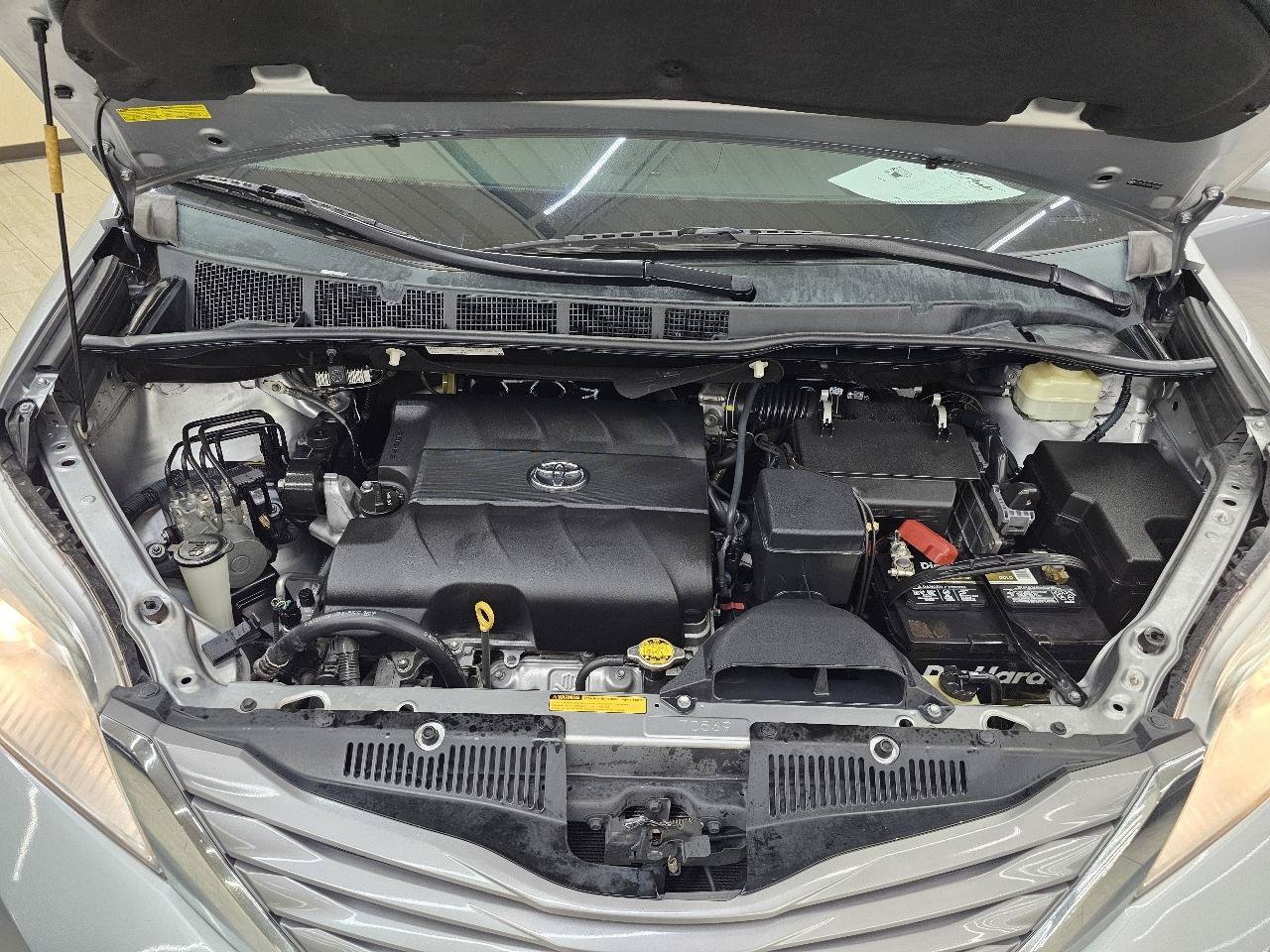 Used 2015 Toyota Sienna XLE w/ XLE Navigation Package FWD image 44