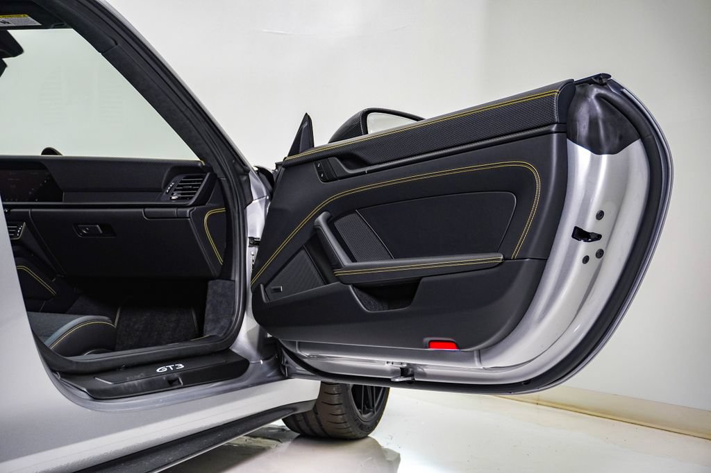 Certified 2026 Porsche 911 GT3 RWD image 18