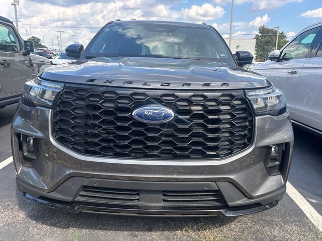 Used 2025 Ford Explorer ST-Line AWD/4WD image 2