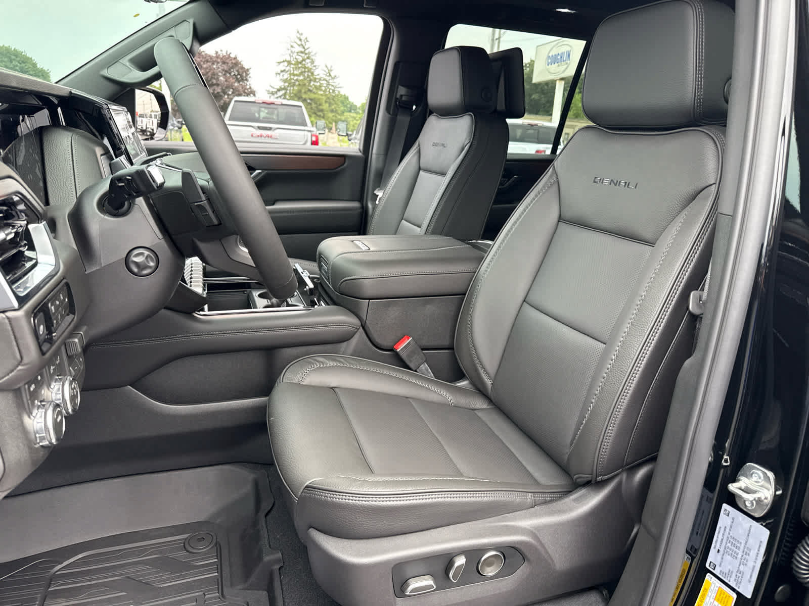 New 2026 GMC Yukon Denali w/ Advanced Technology Package AWD/4WD image 11