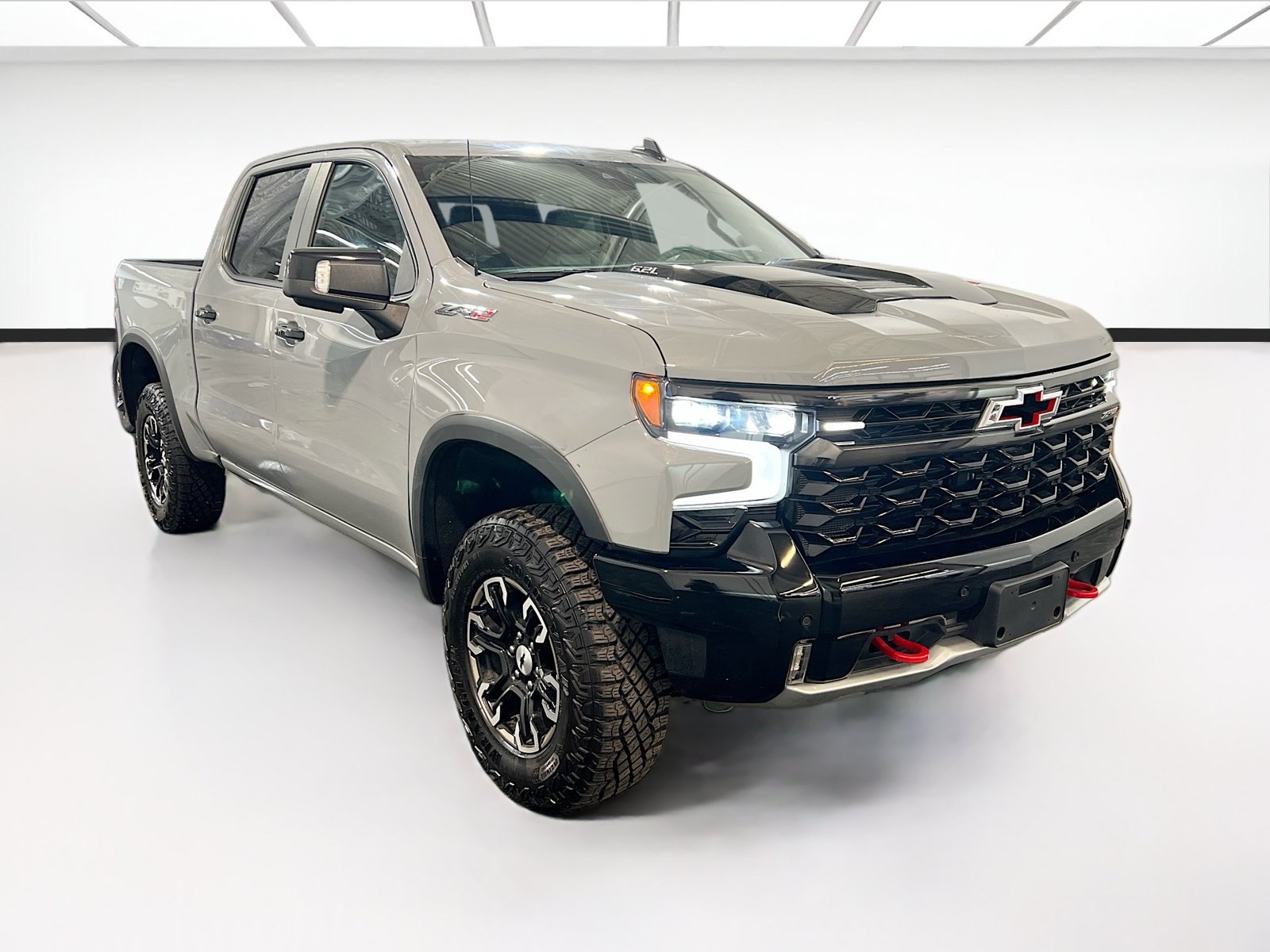 Used 2025 Chevrolet Silverado 1500 ZR2 w/ Technology Package AWD/4WD image 3