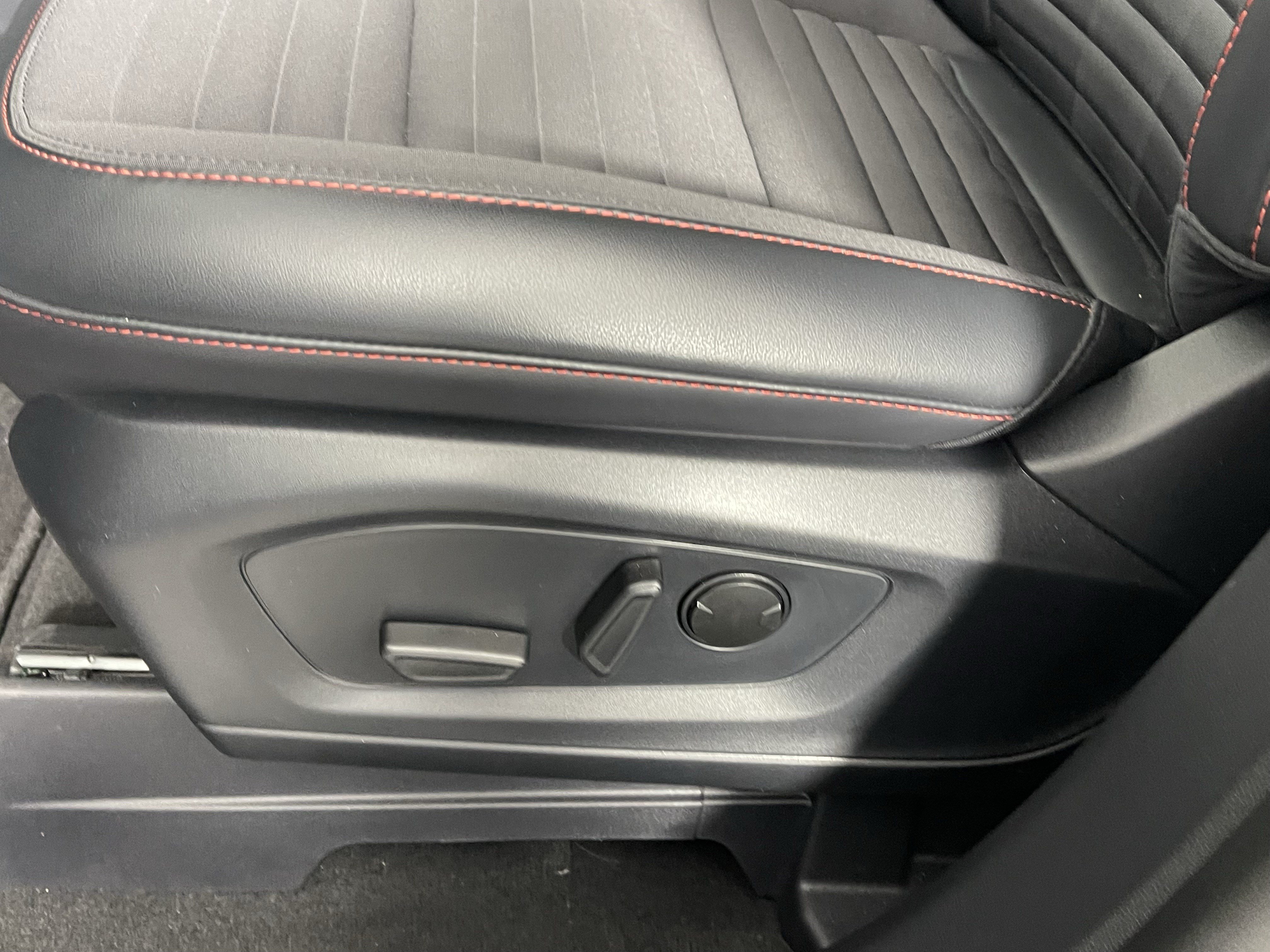 Used 2026 Ford Explorer ST-Line w/ ST-Line Street Pack AWD/4WD image 16
